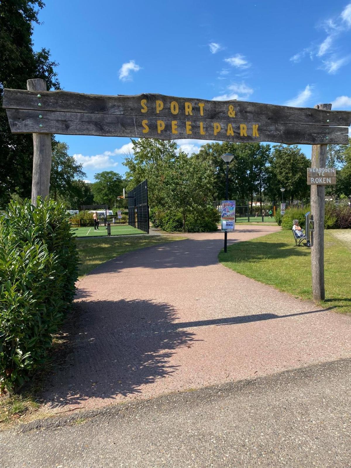 Knus Boomstamhuisje Op De Schatberg - Nabij Toverland Sevenum Esterno foto